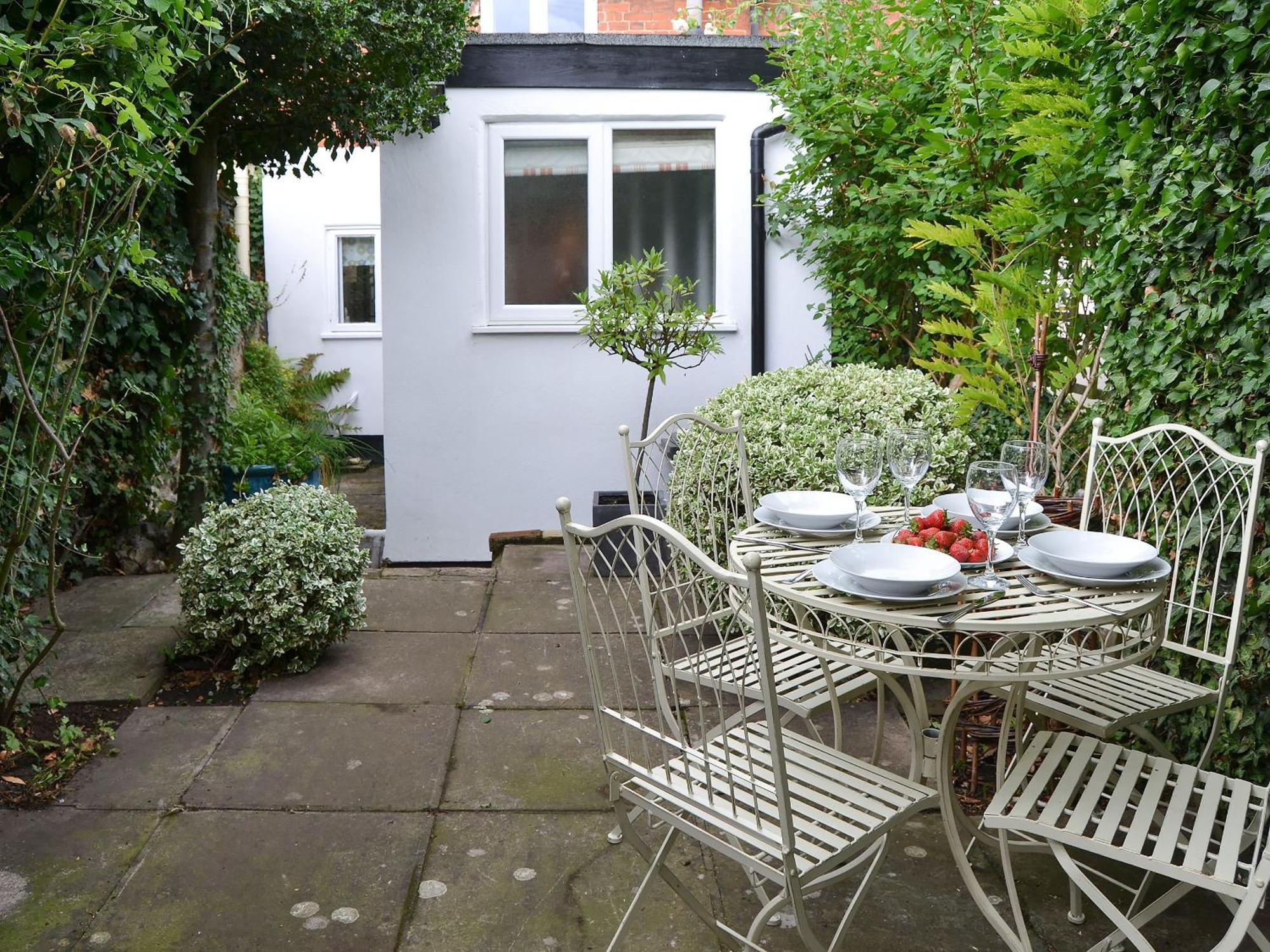 Lavenham Red Brick Cottage Exterior photo